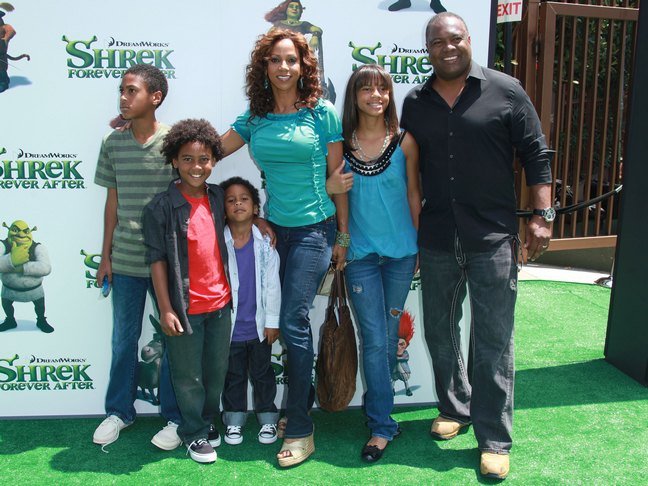 Holly Robsinson Peete green top, jeans, wedge sandals, Shrek Premiere