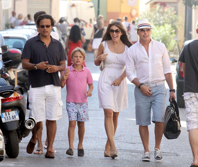 Elizabeth Hurley, white summer dress, tank dress, wedge sandals, sunglasses, purse