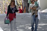 Oliver Hudson, jeans, sunglasses, gray shirt, Wilder Hudson, Goldie Hawn, sunglasses, necklace, basket, tank top, black jacket