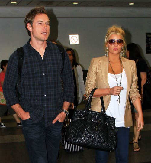 Jessica Simpson, tan jacket, black bag, sunglasses, Eric Johnson