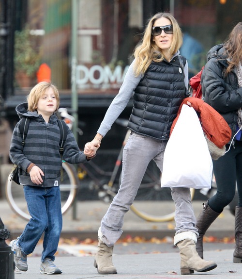 Sarah Jessica Parker, vest, boots, sunglasses, gray jeans, gray shirt