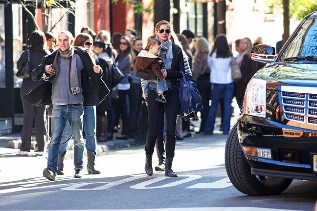 Gisele Bundchen, sunglasses, black jacket, gray scarf