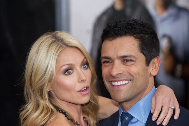 Kelly Ripa Mark Consuelos red carpet