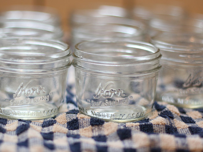 DIY Holiday: Peppermint Hot Fudge Neighbor Gifts