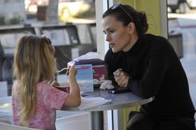 jennifer garner, black shirt, black pants