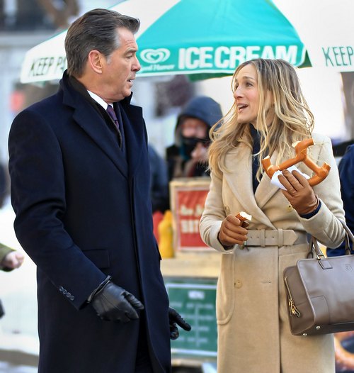 Sarah Jessica Parker tan trenchcoat, beige wool coat, hot pretzel, Pierce Brosnan