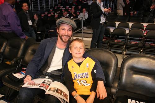 Noah Wylie, hat, blue blazer, jeans