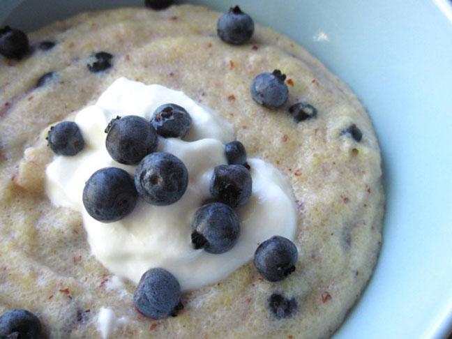 BLUEBERRY ALMOND MORNING POLENTA