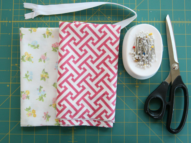 DIY Mothers Day Gift: Fabric Toiletries Bag