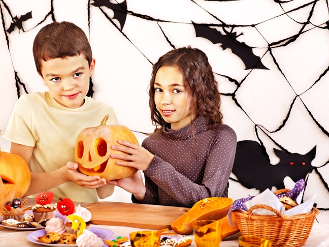 Haunted Halloween Table Decor