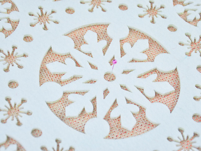 07-diy-snowflake-wall-hang-art-tutorial