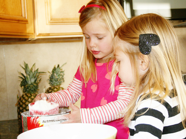 girls-measuring-pancake-mix