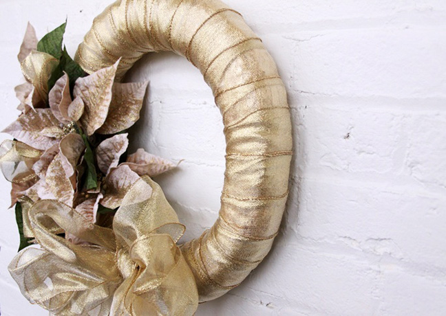 gold_poinsettia_ribbon_wreath_final_3