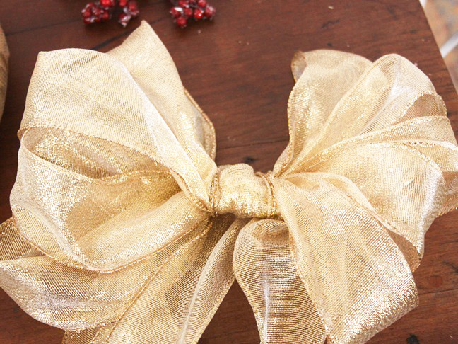 gold_poinsettia_ribbon_wreath_step_4-5