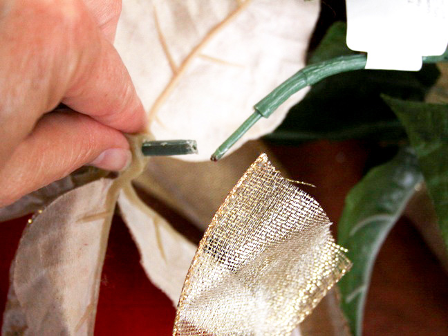 gold_poinsettia_ribbon_wreath_step_7