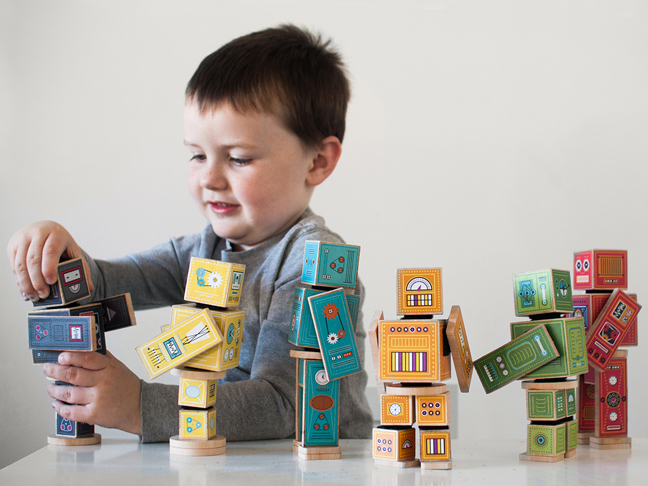 playing-robots-printables-boy-put-together