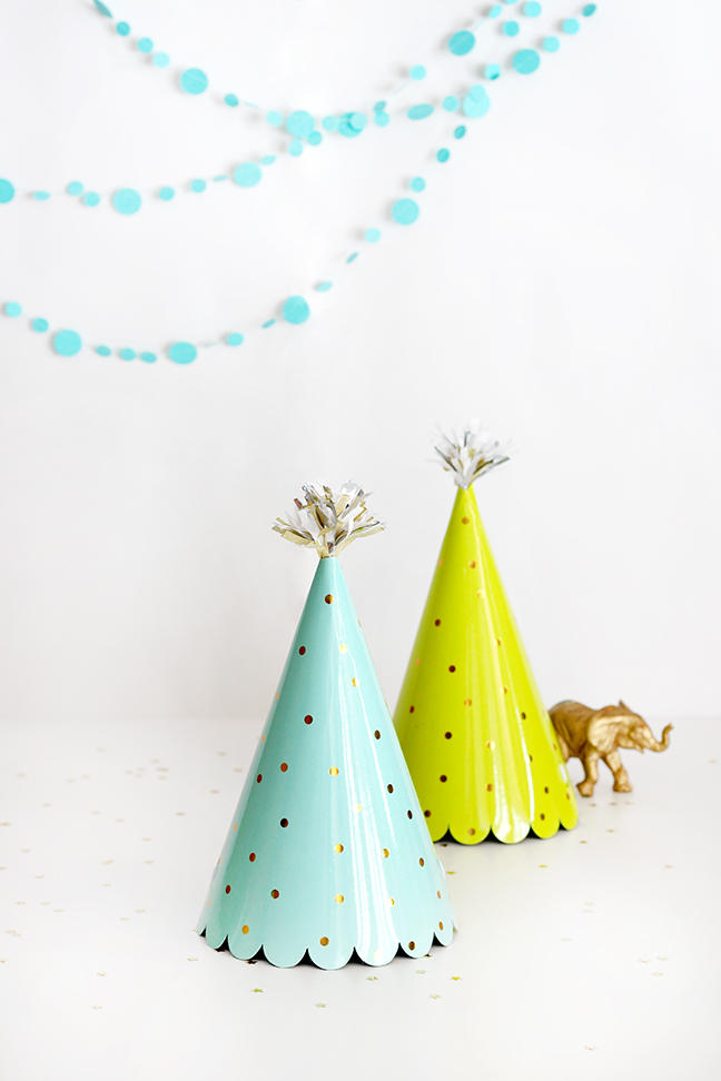 DIY Fringed Pom Party Hat Topper by Splendid Supply Co for Momtastic