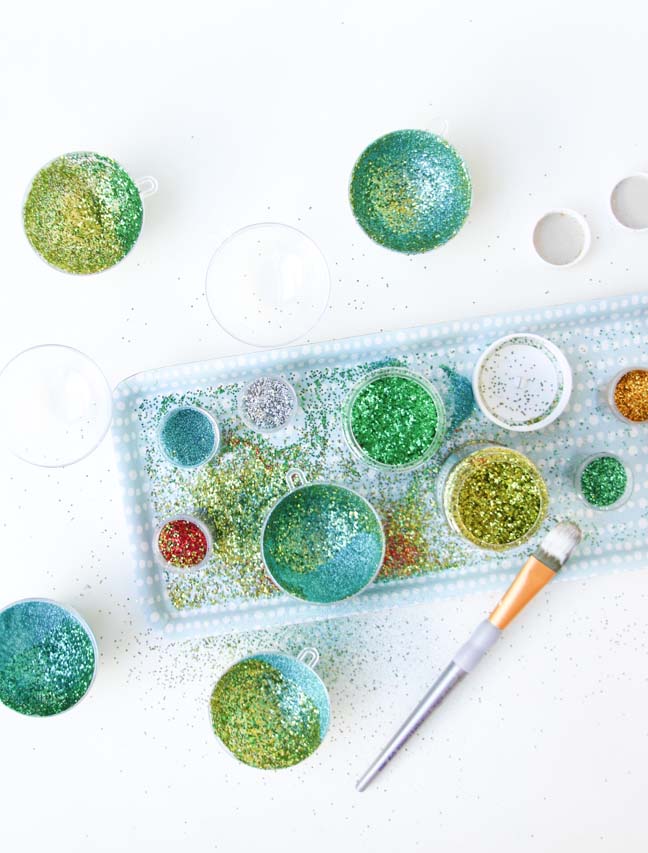 DIY Ornament // No Mess Glitter Project