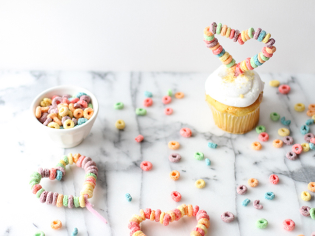 DIY Valentine's Day cupcake toppers