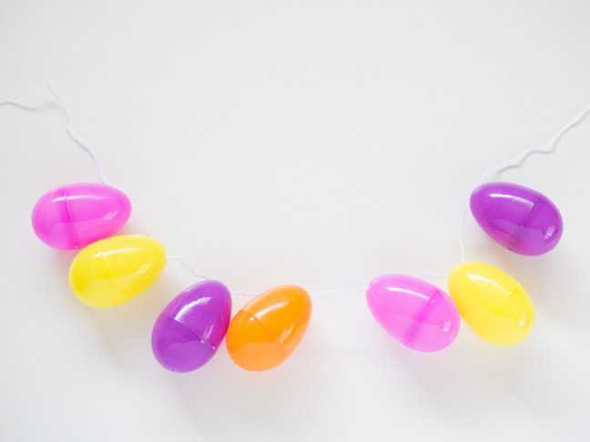 plain-easter-egg-garland