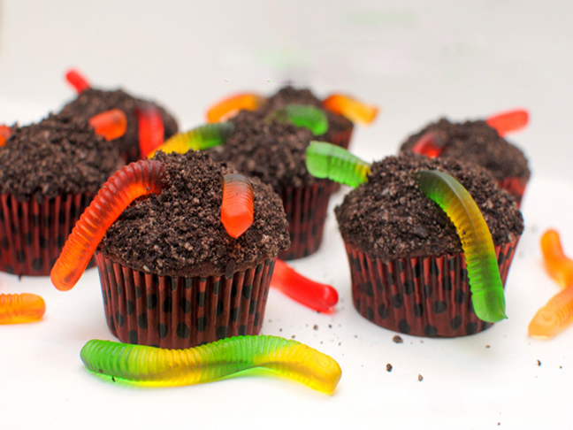 Pudding-filled-Dirt-Cupcakes1