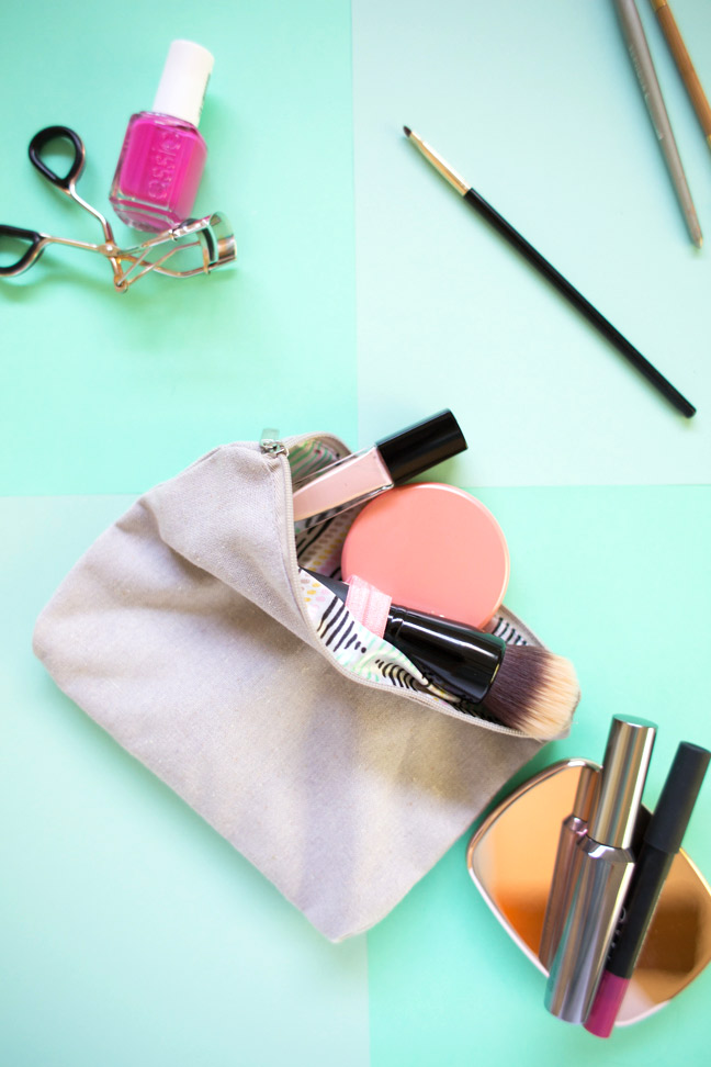 makeup-bag-makeup-scattered