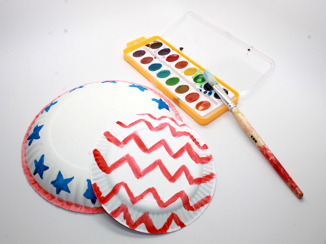 How to Make Fourth of July Paper Plate Bowls; momtastic.com