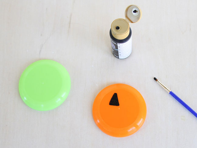 Jack-O-Lantern Frisbee DIY