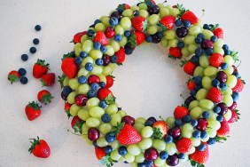 Make an edible fruit Christmas wreath