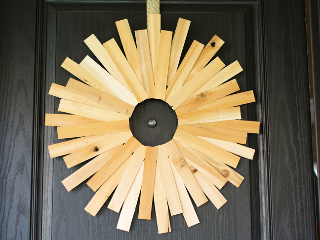 wood-starburst-holiday-wreath