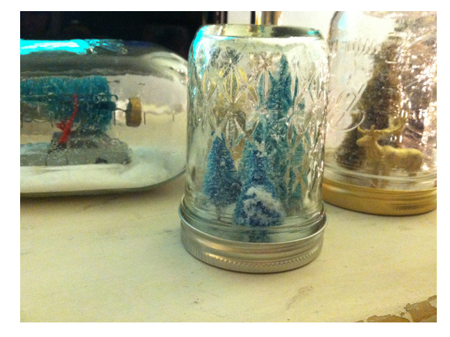 DIY Mason Jar Snow Globe by Chandra Fredrick for Momtastic