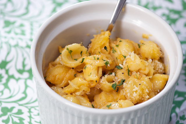 mac and cheese with herbs in white dish