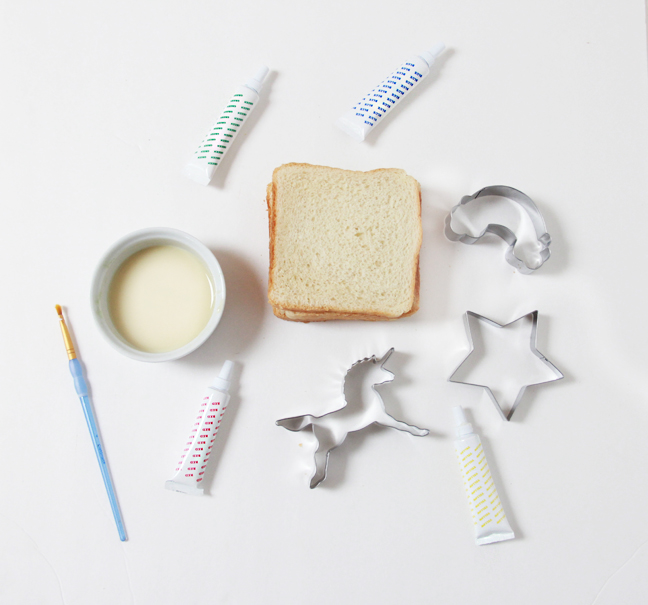 white bread cookie cutter dye