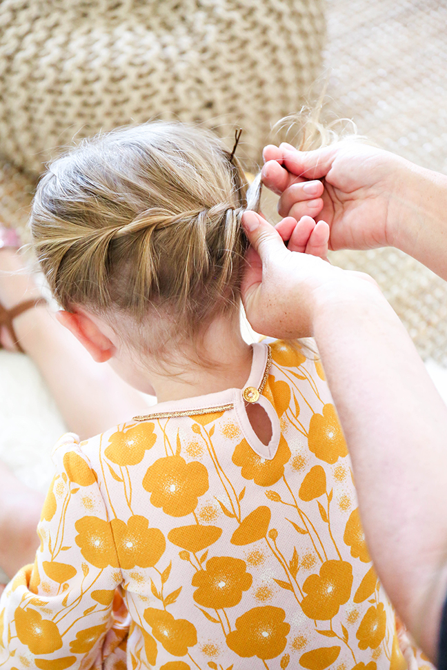 twisting hair into braid