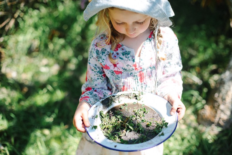 How to Build a Mud Kitchen