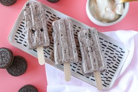 Healthier Popsicle Recipe: Cookies & Cream Yogurt Pops