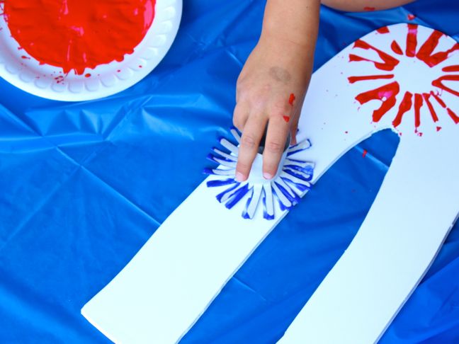 red-blue-firework-toilet-paper-rolls-art-project