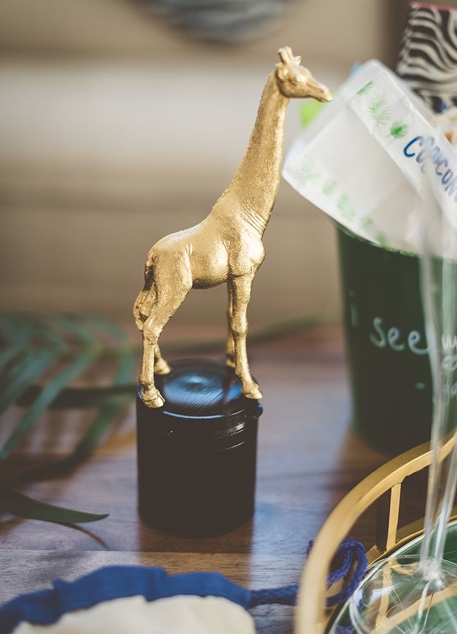 diy-giraffe-statue-oscar-worthy-statue-for-kids-jungle-party