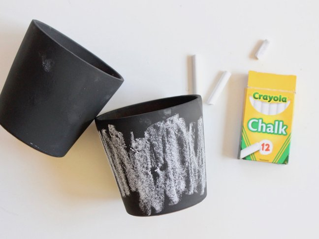 These DIY Chalkboard Planters Make It So Easy To Label Plants