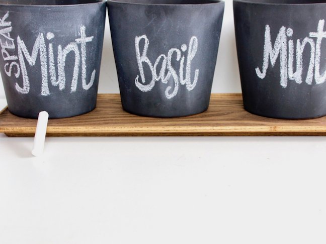 These DIY Chalkboard Planters Make It So Easy To Label Plants