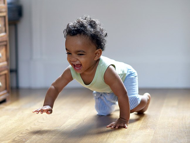 when do babies crawl