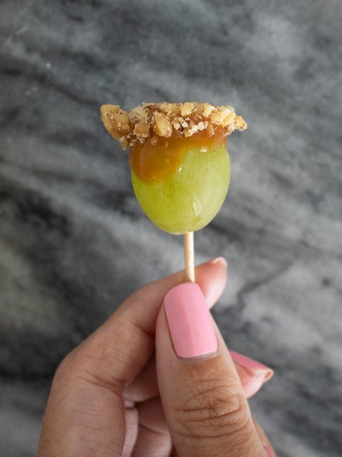 These Easy Caramel “Apple” Grapes are Deliciously Deceiving