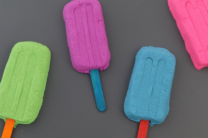 3 Pretend Play Food Ideas You Can Make With Kinetic Sand