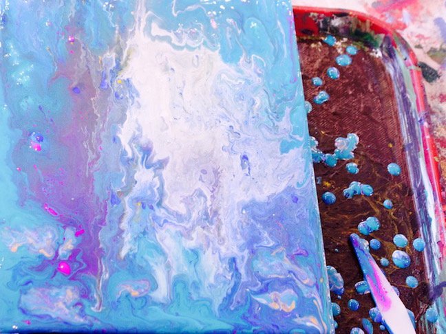 Here’s All The Dirty Details For A Dirty Art Pour