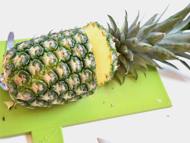 Make This Extra Sweet DIY Pineapple Vase In Less Than 10 Minutes