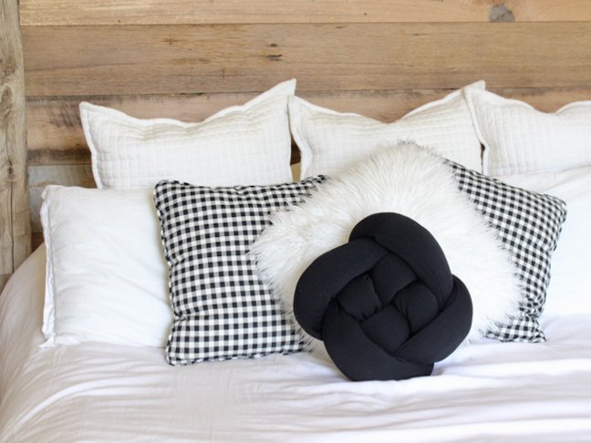 DIY Knot Pillow