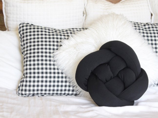 DIY Knot Pillow