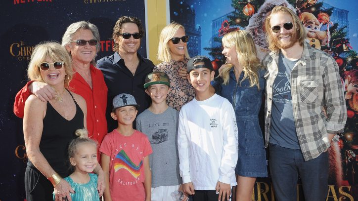 Goldie Hawn, Kate Hudson, Oliver Hudson, Kurt Russel, and Family