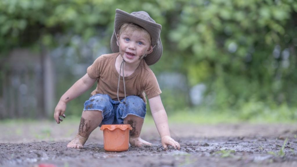 letting kids get dirty outside