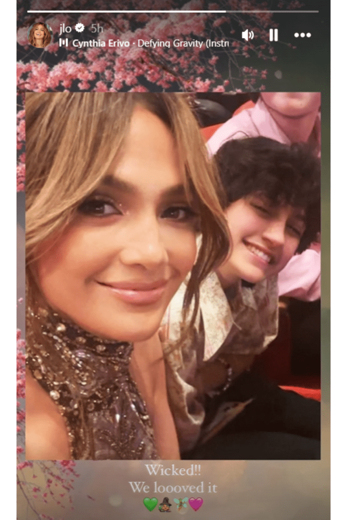 Jennifer Lopez  with her child Emme